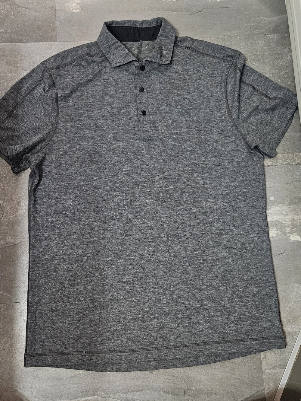 Lululemon Men's Short Sleeve Polo Shirt Top. Heathered Grey. Size XL.
